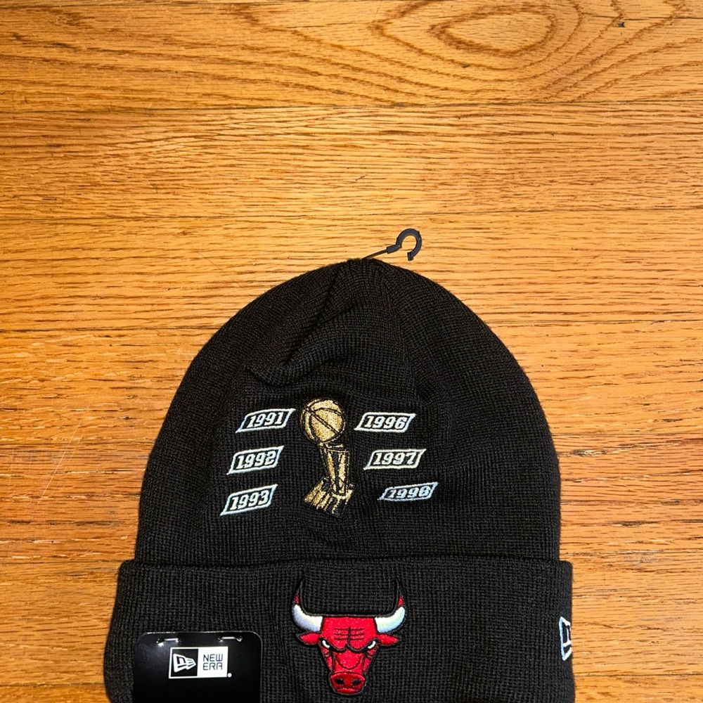 New Era Black Chicago Bulls Beanie